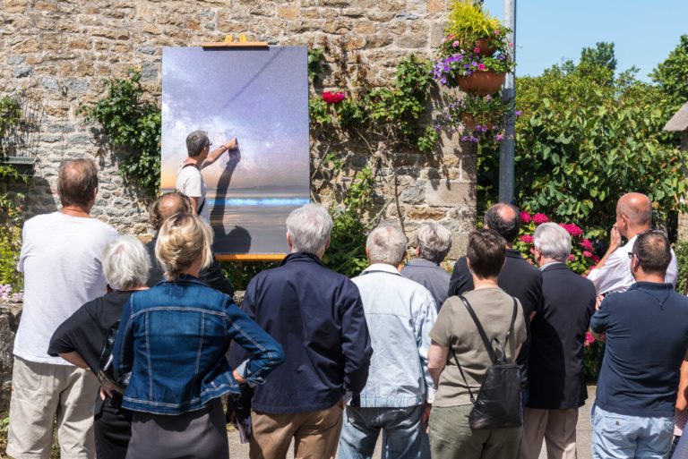 visite guidée de l'expo photo à Plouharnel